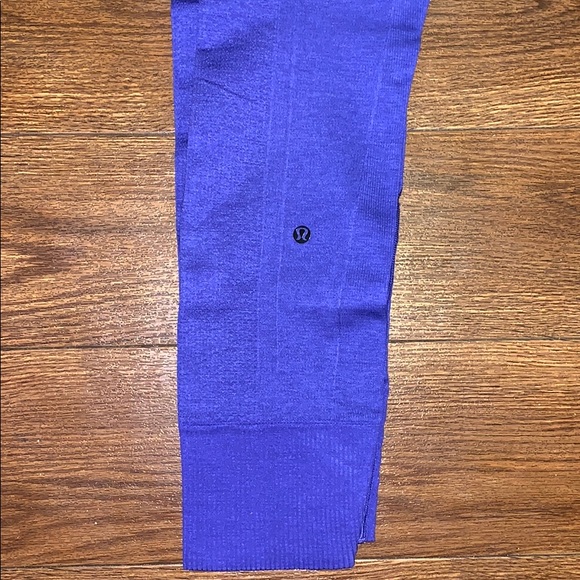 Blue Lululemon leggings - Picture 5 of 5